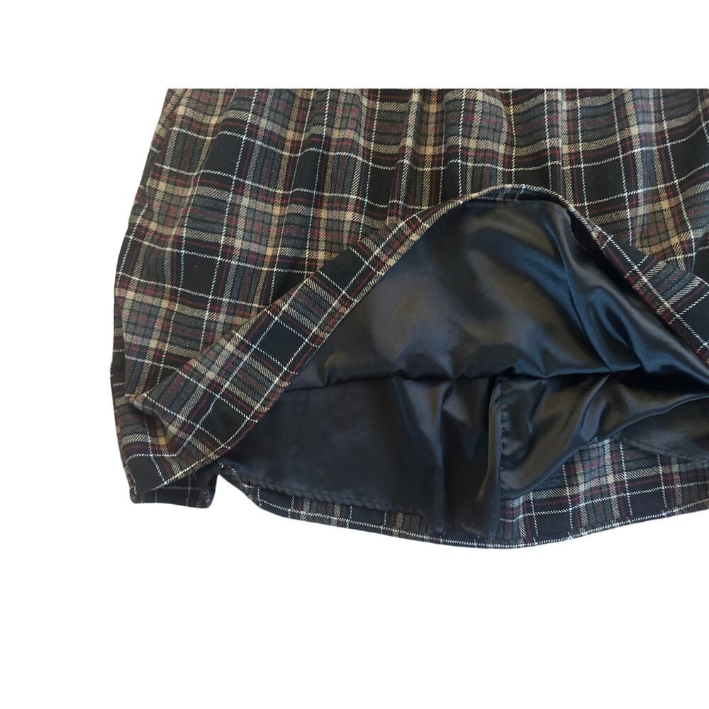 Classic Plaid Women's Skirt - Picture 3 of 6
